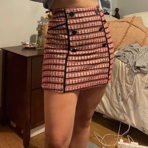 Red and black mini skirt!